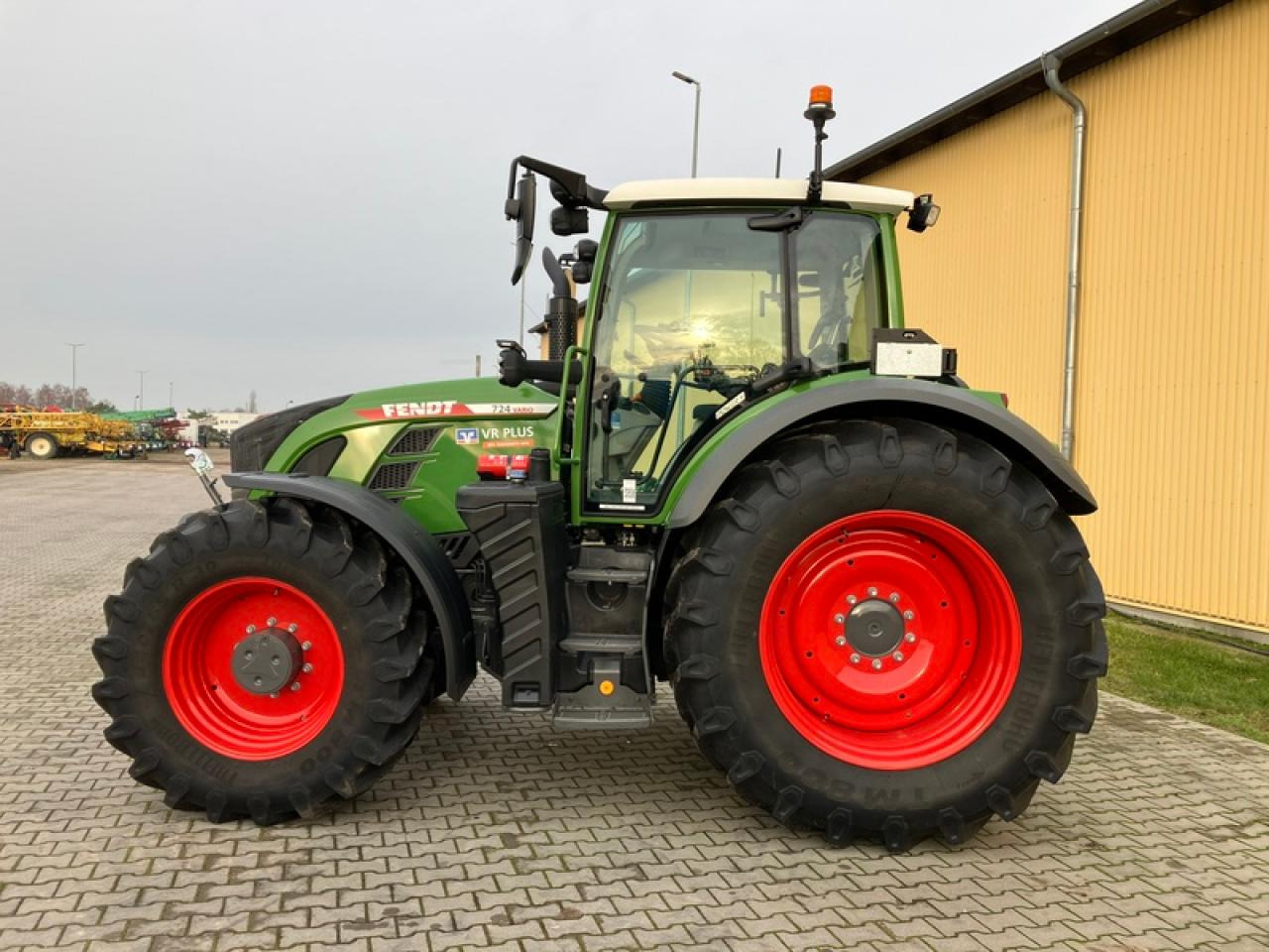 Fendt VARIO 724 GEN6 // RTK - Tracteur agricole: photos 2 Fendt VARIO 724 GEN6 // RTK - Tracteur agricole: photos 2