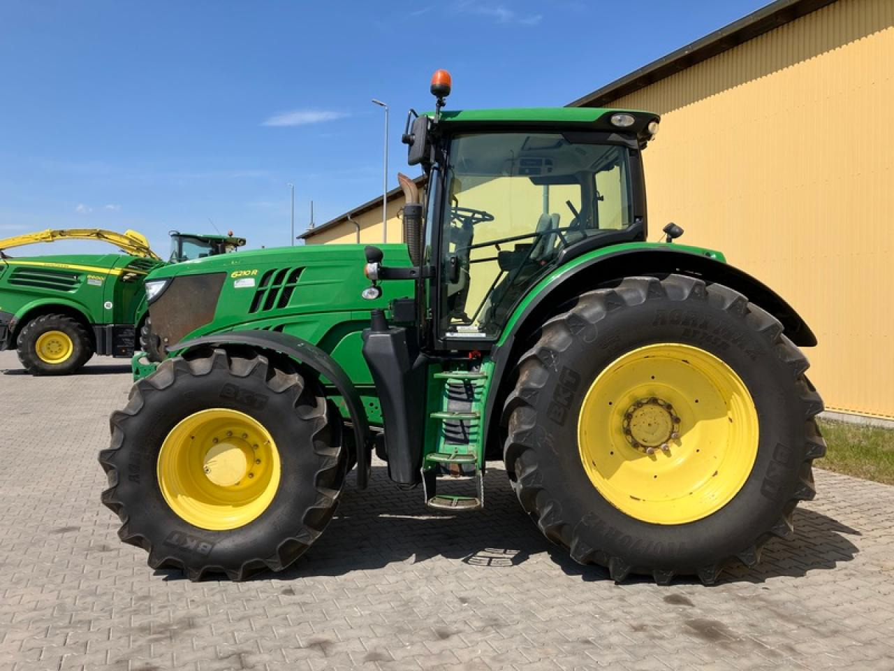 John Deere 6210R AUTOPOWER - Tracteur agricole: photos 2 John Deere 6210R AUTOPOWER - Tracteur agricole: photos 2