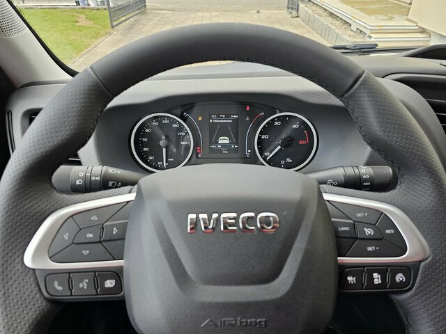 IVECO Daily 35S18HA8 3.0 Hi-Matic AHK Tachograph LED... - Fourgon grand volume: photos 5 IVECO Daily 35S18HA8 3.0 Hi-Matic AHK Tachograph LED... - Fourgon grand volume: photos 5