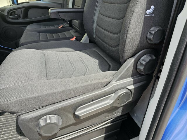 IVECO Daily 35S18HA8 3.0 Hi-Matic AHK Tachograph LED... - Fourgon grand volume: photos 3 IVECO Daily 35S18HA8 3.0 Hi-Matic AHK Tachograph LED... - Fourgon grand volume: photos 3