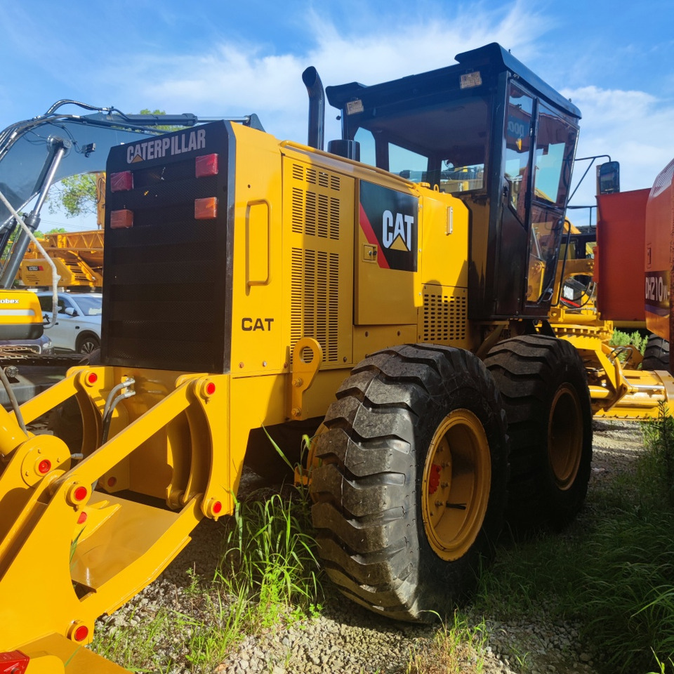 CAT 140H Grader - Niveleuse: photos 3 CAT 140H Grader - Niveleuse: photos 3