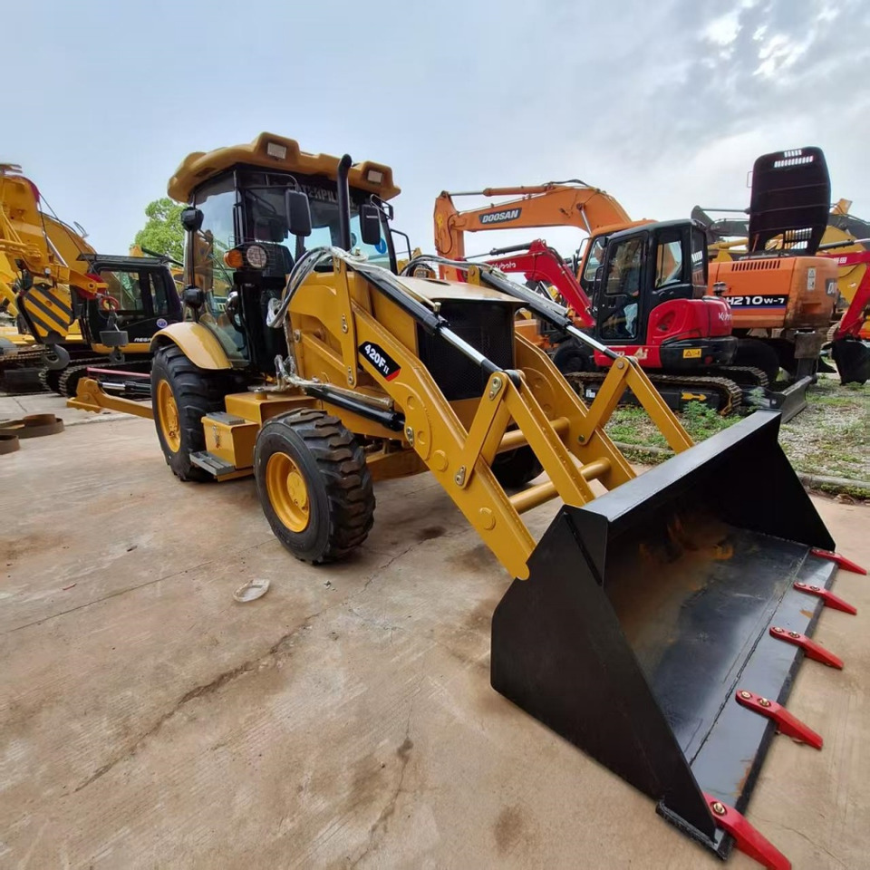 CAT 420F Backhoe Loader - Tractopelle: photos 1 CAT 420F Backhoe Loader - Tractopelle: photos 1