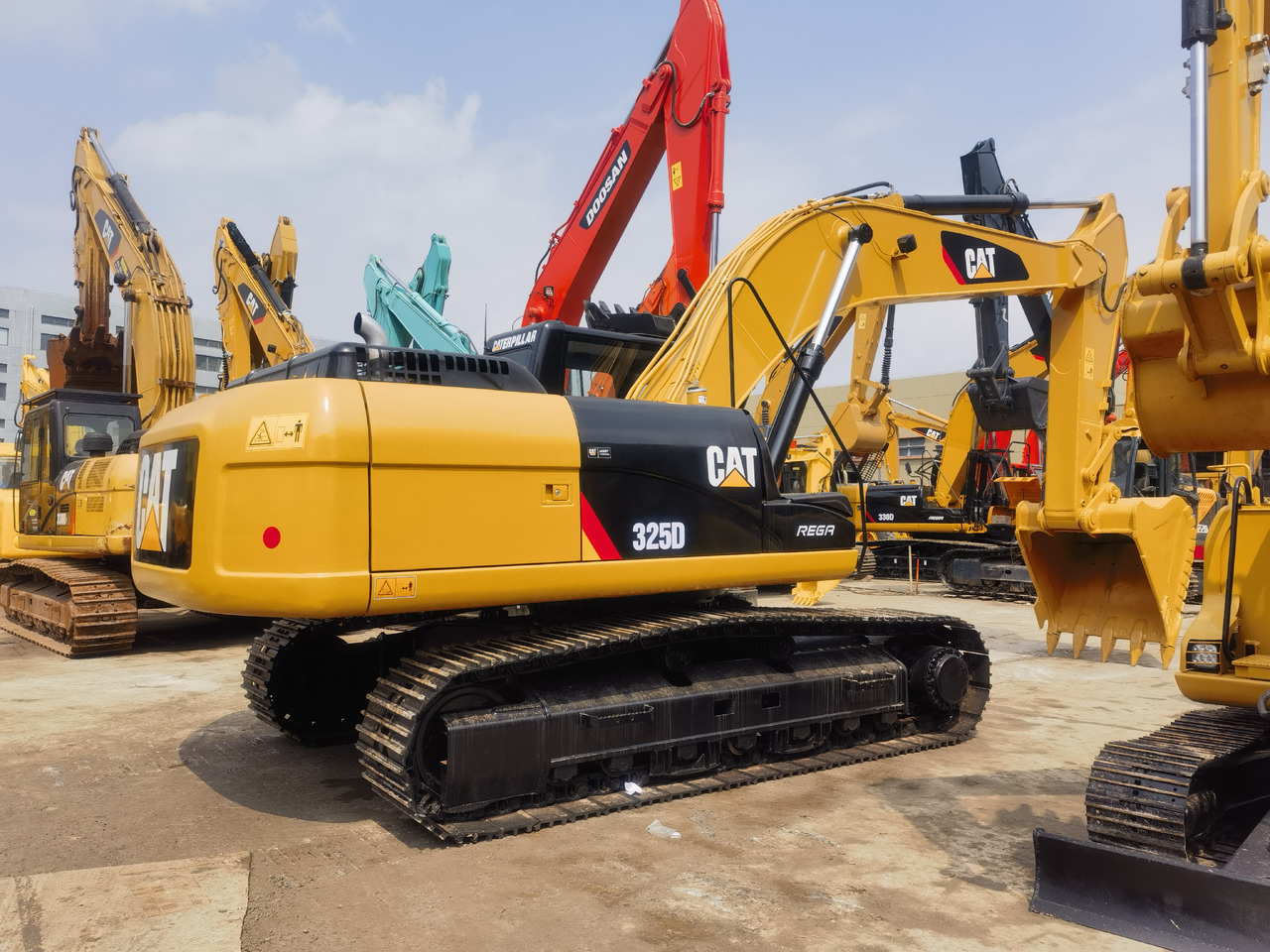 CATERPILLAR CAT 325D Excavator - Pelle sur chenille: photos 3 CATERPILLAR CAT 325D Excavator - Pelle sur chenille: photos 3