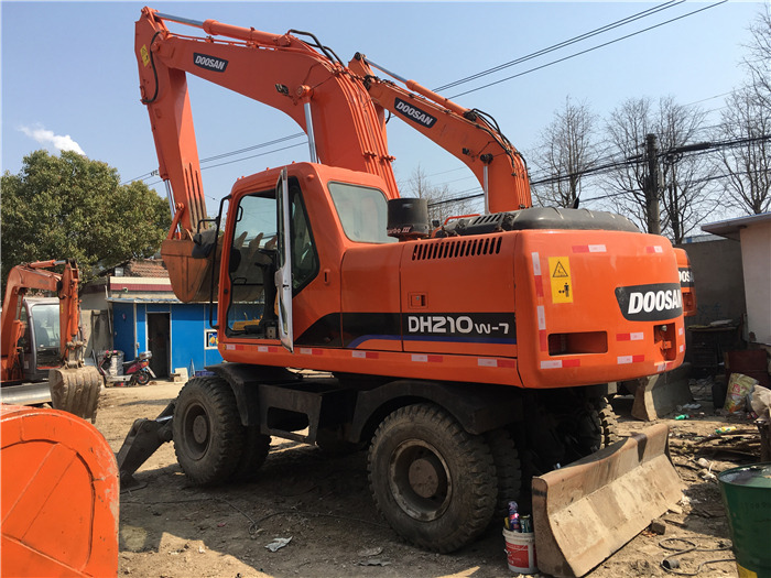 Doosan DH210w-7 wheel excavator - Pelle sur pneus: photos 2 Doosan DH210w-7 wheel excavator - Pelle sur pneus: photos 2