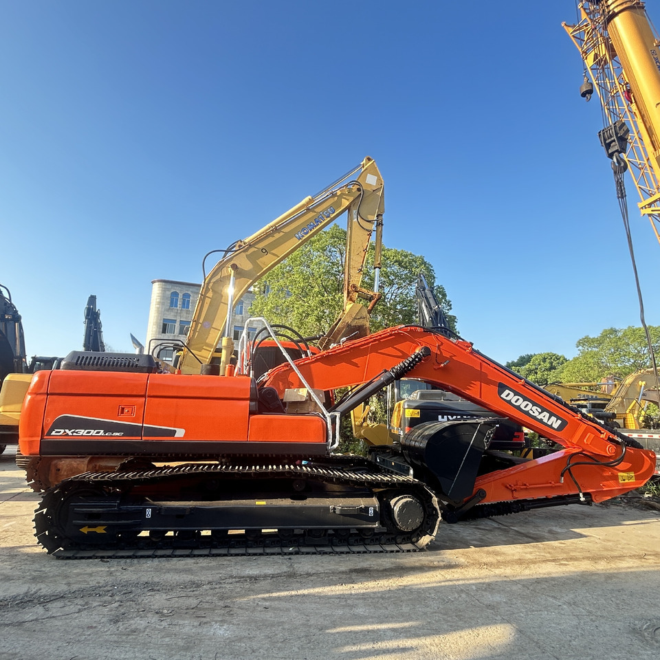 Doosan DX300LC-9c Crawler Excavator - Pelle sur chenille: photos 1 Doosan DX300LC-9c Crawler Excavator - Pelle sur chenille: photos 1