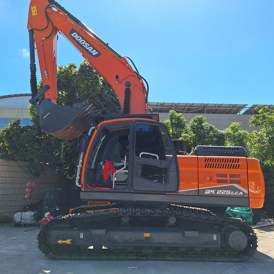 Doosan Dx225LCA Crawler Excavator - Pelle sur chenille: photos 3 Doosan Dx225LCA Crawler Excavator - Pelle sur chenille: photos 3