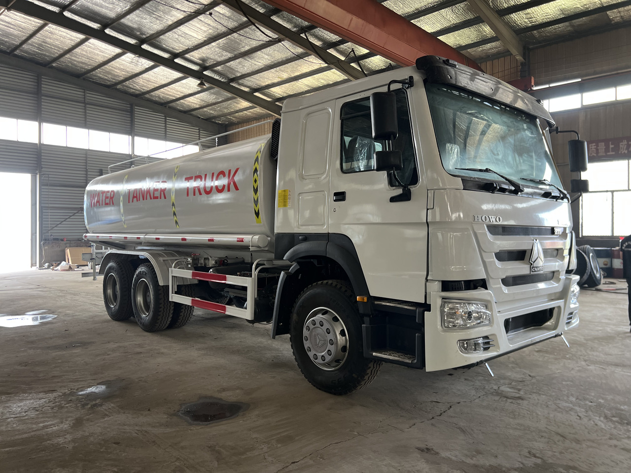 HOWO HOWO water tanker truck - Camion citerne: photos 2 HOWO HOWO water tanker truck - Camion citerne: photos 2