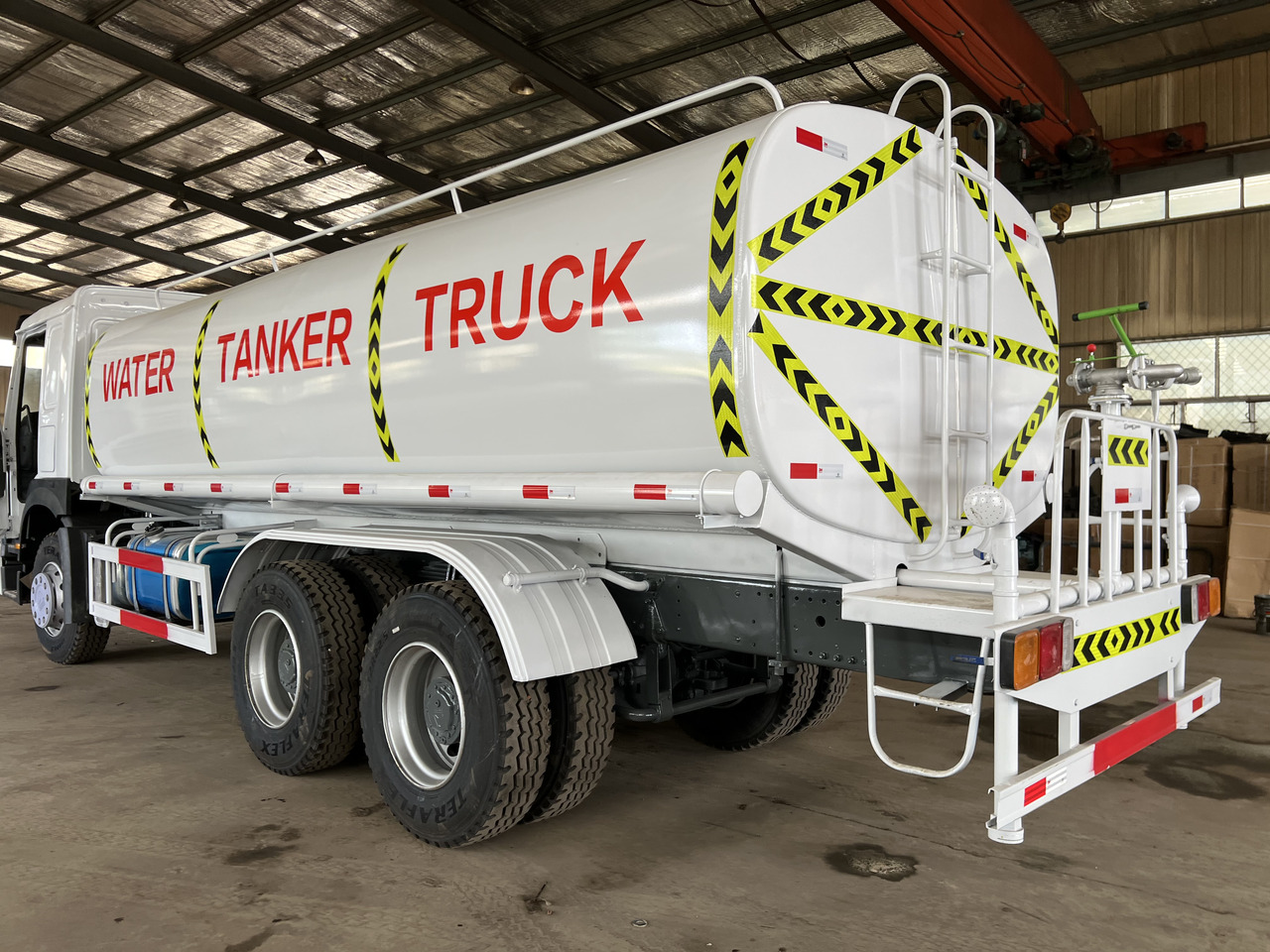 HOWO HOWO water tanker truck - Camion citerne: photos 3 HOWO HOWO water tanker truck - Camion citerne: photos 3