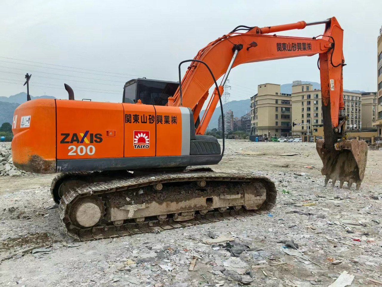 Hitachi ZX200-3 Excavator - Pelle sur chenille: photos 1 Hitachi ZX200-3 Excavator - Pelle sur chenille: photos 1