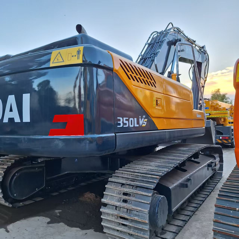 Hyundai 350LVS excavator - Pelle sur pneus: photos 2 Hyundai 350LVS excavator - Pelle sur pneus: photos 2