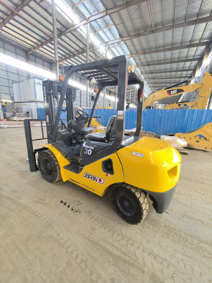 Komatsu FD30 Forklift - Chariot élévateur diesel: photos 3 Komatsu FD30 Forklift - Chariot élévateur diesel: photos 3