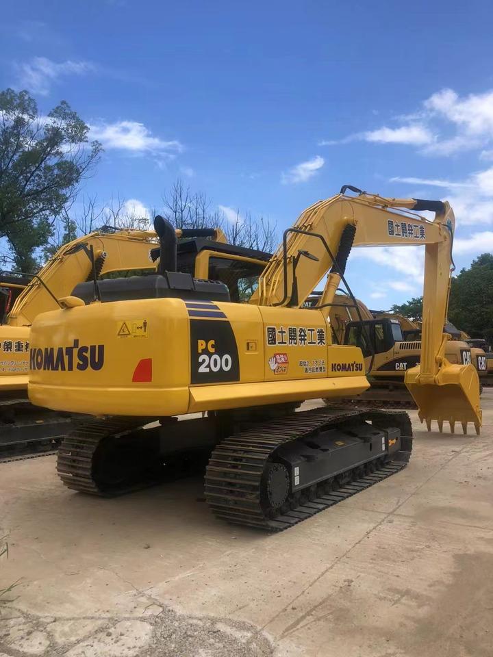 Komatsu PC200-8 Excavator - Pelle sur chenille: photos 1 Komatsu PC200-8 Excavator - Pelle sur chenille: photos 1
