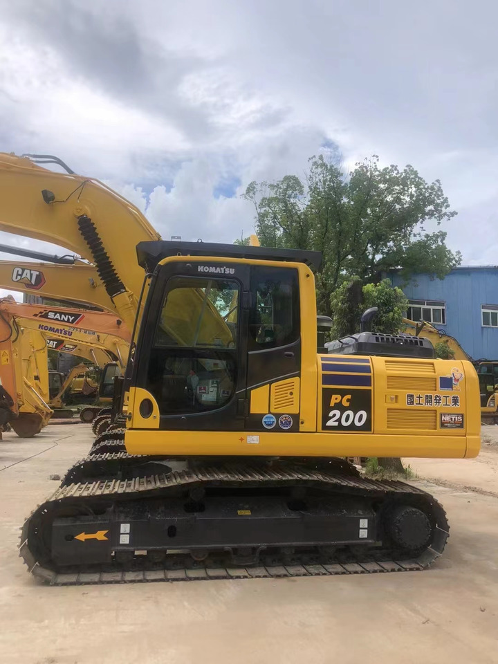 Komatsu PC200-8 Excavator - Pelle sur chenille: photos 1 Komatsu PC200-8 Excavator - Pelle sur chenille: photos 1