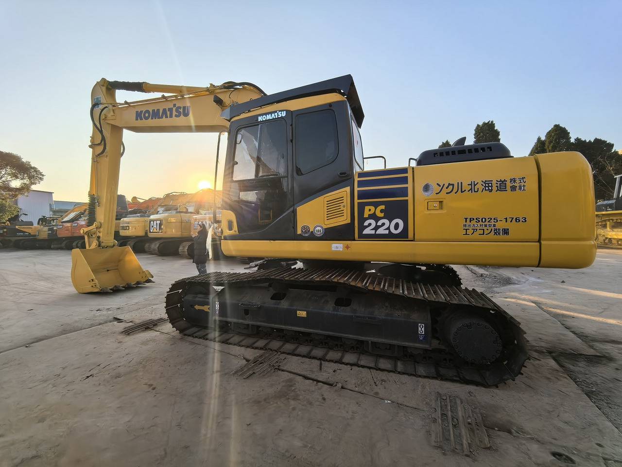 Komatsu PC220-7 - Pelle sur chenille: photos 4 Komatsu PC220-7 - Pelle sur chenille: photos 4