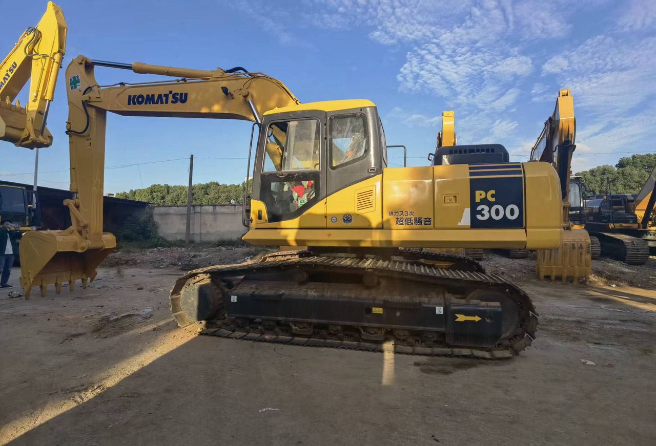 Komatsu PC300-7 Excavator - Pelle sur chenille: photos 2 Komatsu PC300-7 Excavator - Pelle sur chenille: photos 2