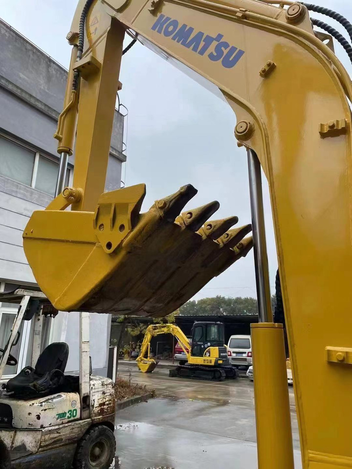 Komatsu PC35MR-3 Excavator - Pelle sur chenille: photos 3 Komatsu PC35MR-3 Excavator - Pelle sur chenille: photos 3