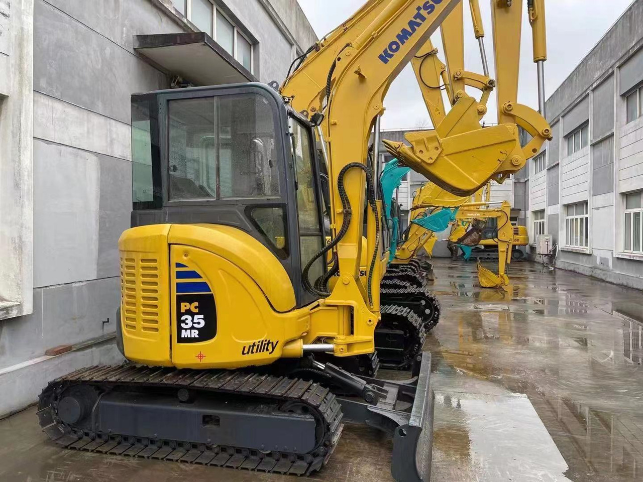 Komatsu PC35MR-3 Excavator - Pelle sur chenille: photos 1 Komatsu PC35MR-3 Excavator - Pelle sur chenille: photos 1
