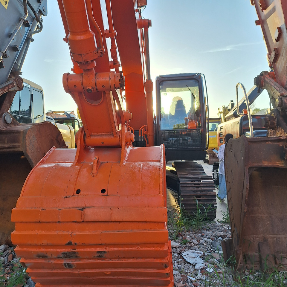 Second hand Hitachi ZX210 excavator - Pelle: photos 4 Second hand Hitachi ZX210 excavator - Pelle: photos 4