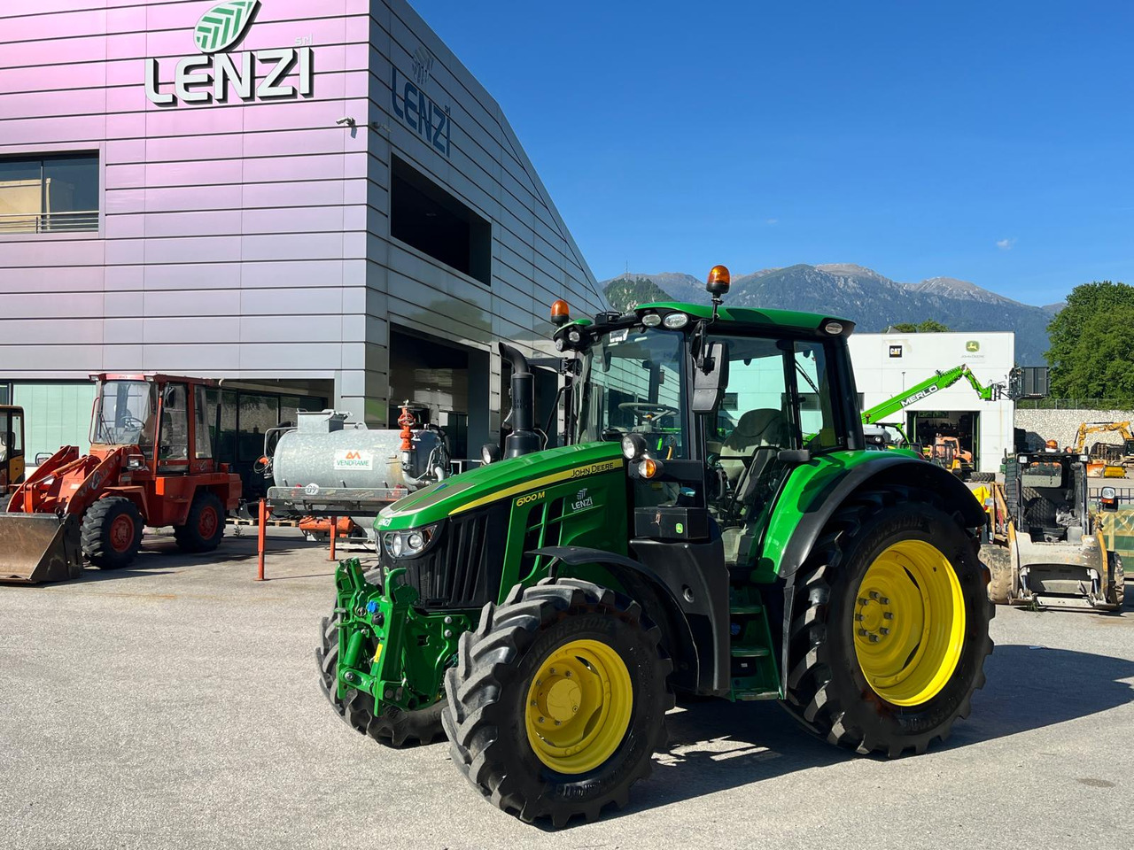JOHN DEERE 6100M - Tracteur agricole: photos 1 JOHN DEERE 6100M - Tracteur agricole: photos 1