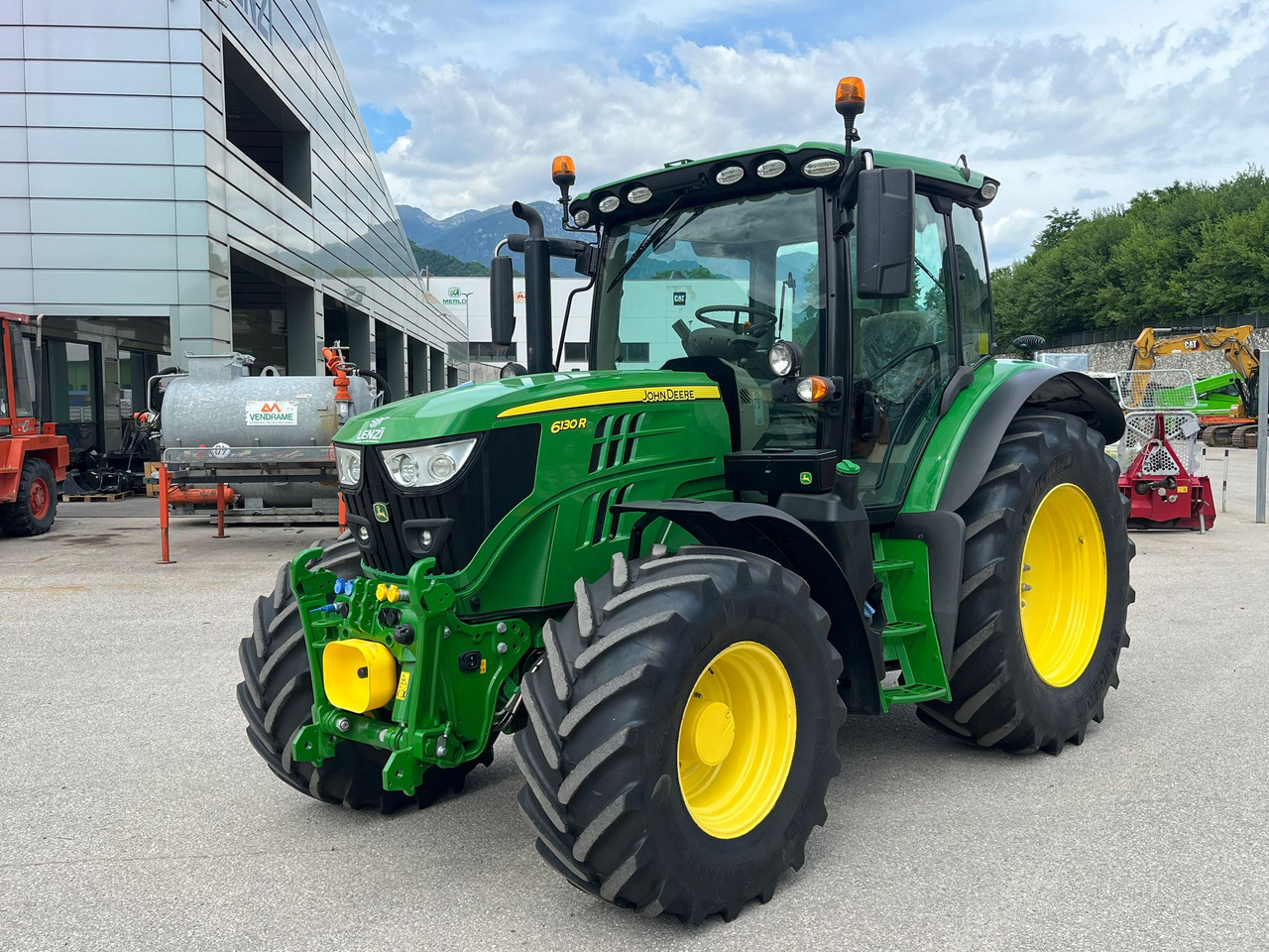 JOHN DEERE 6130 - Tracteur agricole: photos 2 JOHN DEERE 6130 - Tracteur agricole: photos 2
