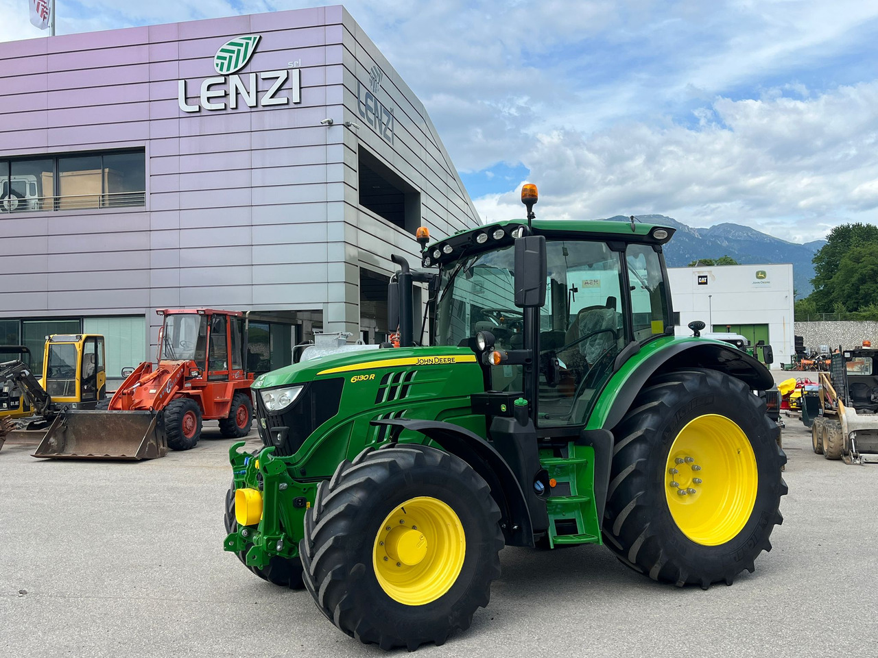 JOHN DEERE 6130R - Tracteur agricole: photos 1 JOHN DEERE 6130R - Tracteur agricole: photos 1