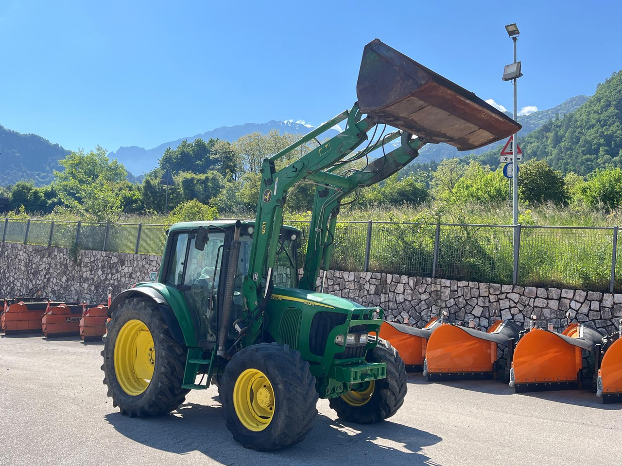 JOHN DEERE 6320 - Tracteur agricole: photos 3 JOHN DEERE 6320 - Tracteur agricole: photos 3