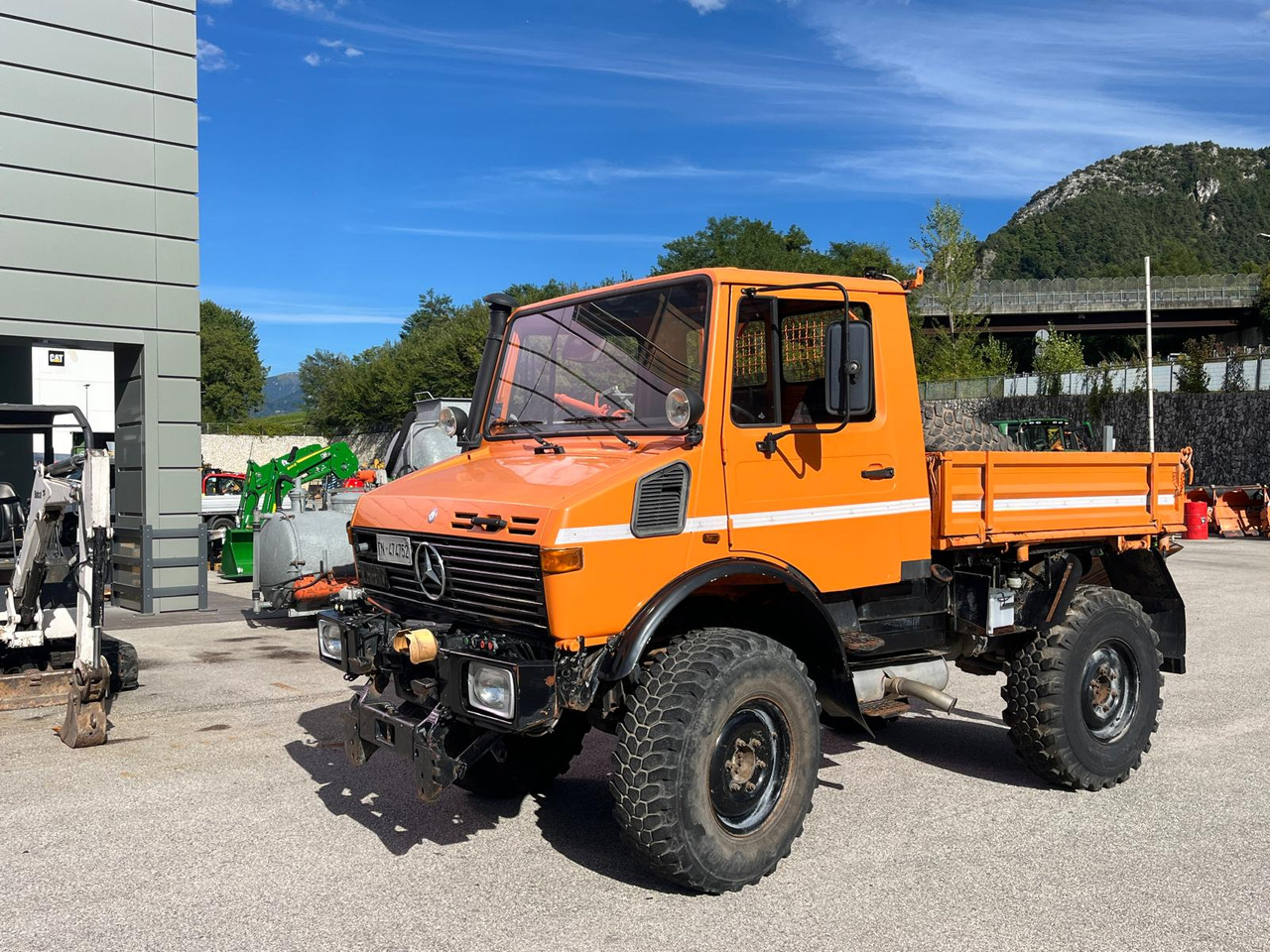 MERCEDES BENZ UNIMOG U1200 – 70 - Camion benne: photos 1 MERCEDES BENZ UNIMOG U1200 – 70 - Camion benne: photos 1