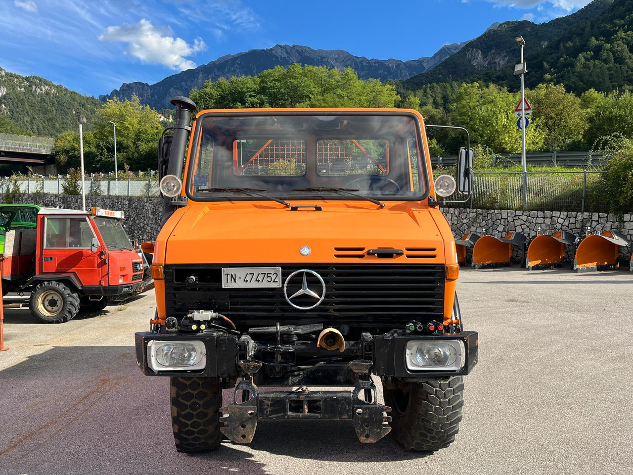 MERCEDES BENZ UNIMOG U1200 – 70 - Camion benne: photos 3 MERCEDES BENZ UNIMOG U1200 – 70 - Camion benne: photos 3