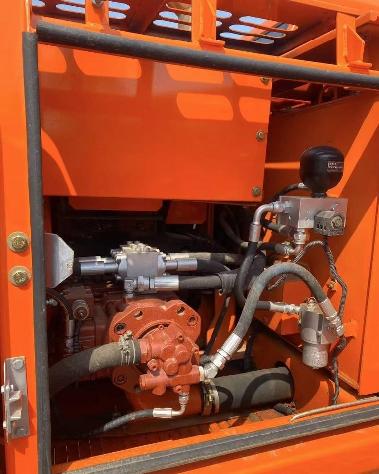 Doosan DH 150 - Pelle sur chenille: photos 3 Doosan DH 150 - Pelle sur chenille: photos 3