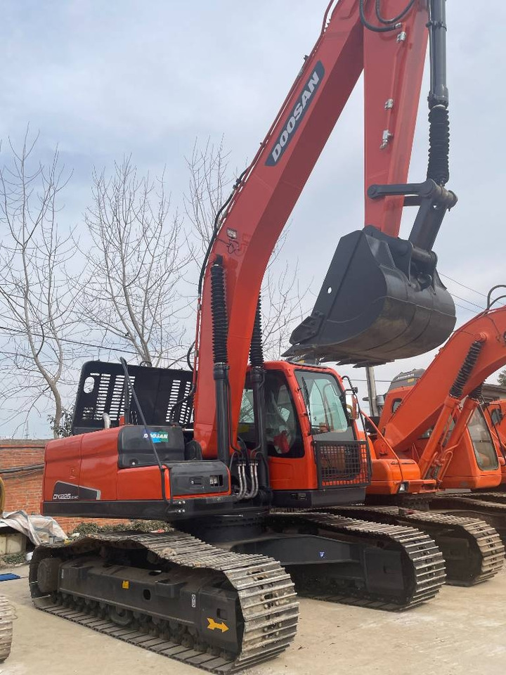 Doosan DX 225 - Pelle sur chenille: photos 1 Doosan DX 225 - Pelle sur chenille: photos 1