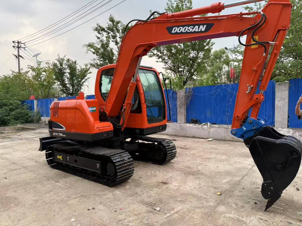 Doosan DX 75 - Pelle sur chenille: photos 1 Doosan DX 75 - Pelle sur chenille: photos 1