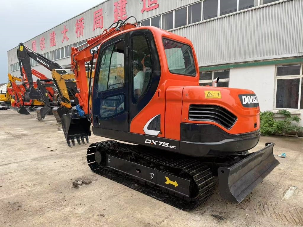 Doosan DX 75 - Pelle sur chenille: photos 2 Doosan DX 75 - Pelle sur chenille: photos 2