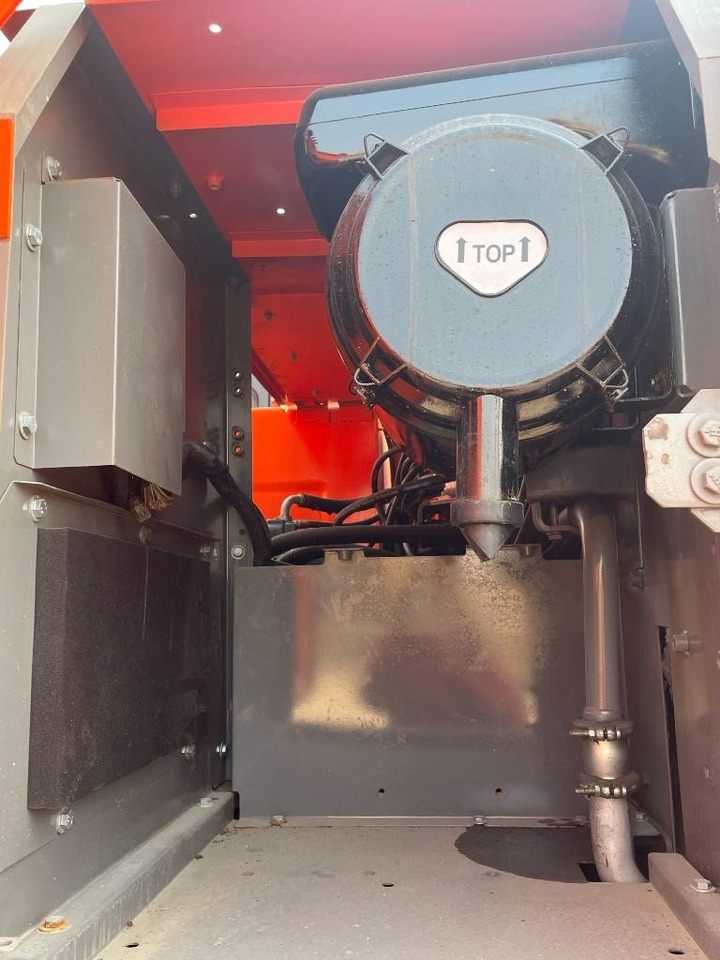 Hitachi 210LC - Pelle sur chenille: photos 2 Hitachi 210LC - Pelle sur chenille: photos 2