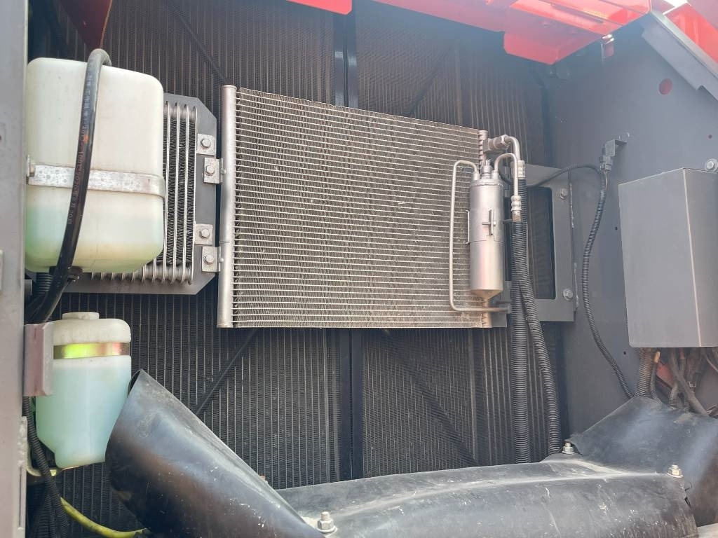 Hitachi 210LC - Pelle sur chenille: photos 3 Hitachi 210LC - Pelle sur chenille: photos 3