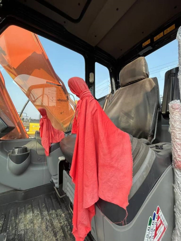 Hitachi ZX 160 - Pelle sur chenille: photos 3 Hitachi ZX 160 - Pelle sur chenille: photos 3