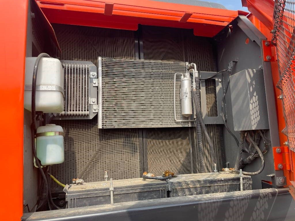 Pelle sur chenille Hitachi ZX 240: photos 8