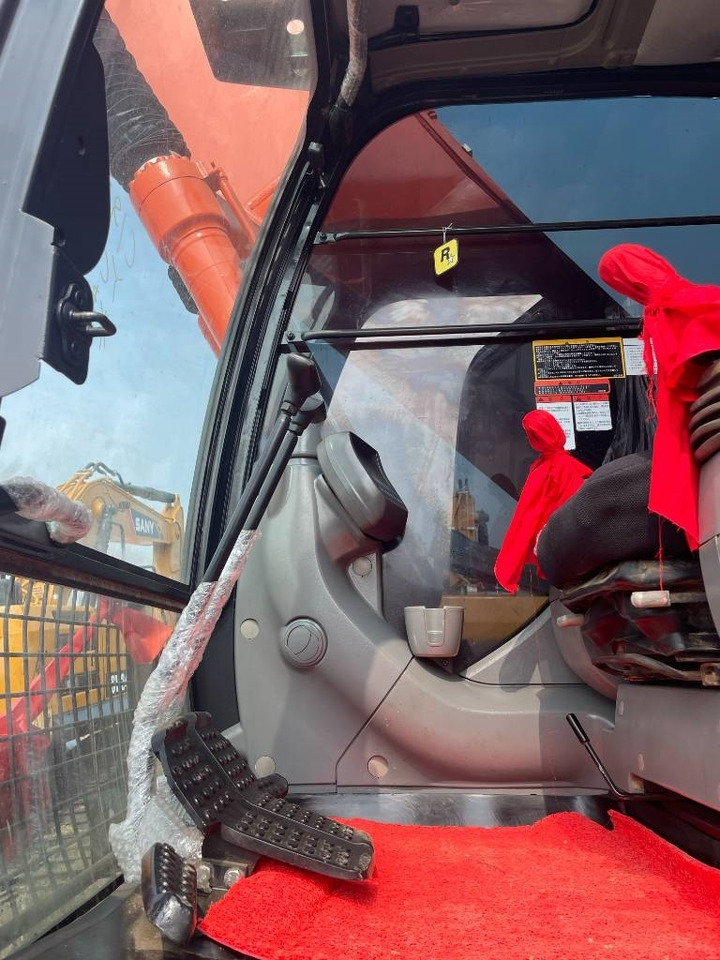 Pelle sur chenille Hitachi ZX 240: photos 10