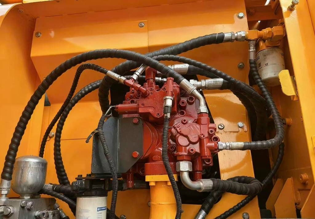 Hyundai 210W -9  - Pelle sur pneus: photos 5 Hyundai 210W -9  - Pelle sur pneus: photos 5