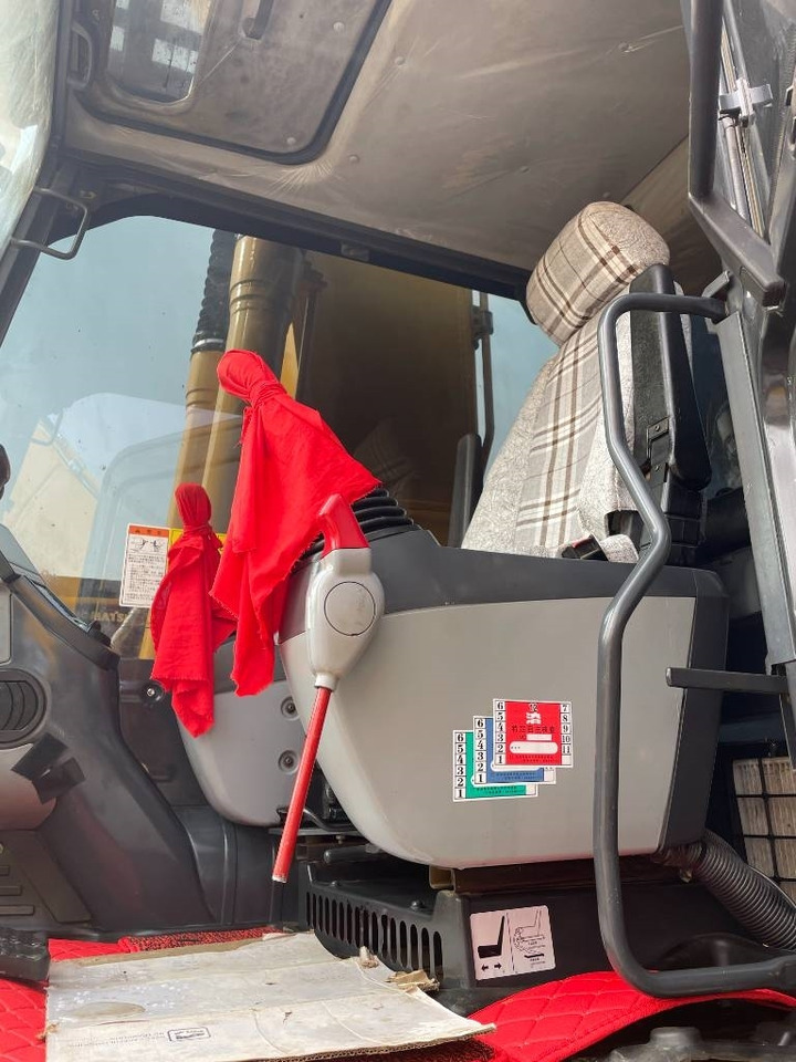 Komatsu PC 200-8 - Pelle sur chenille: photos 2 Komatsu PC 200-8 - Pelle sur chenille: photos 2