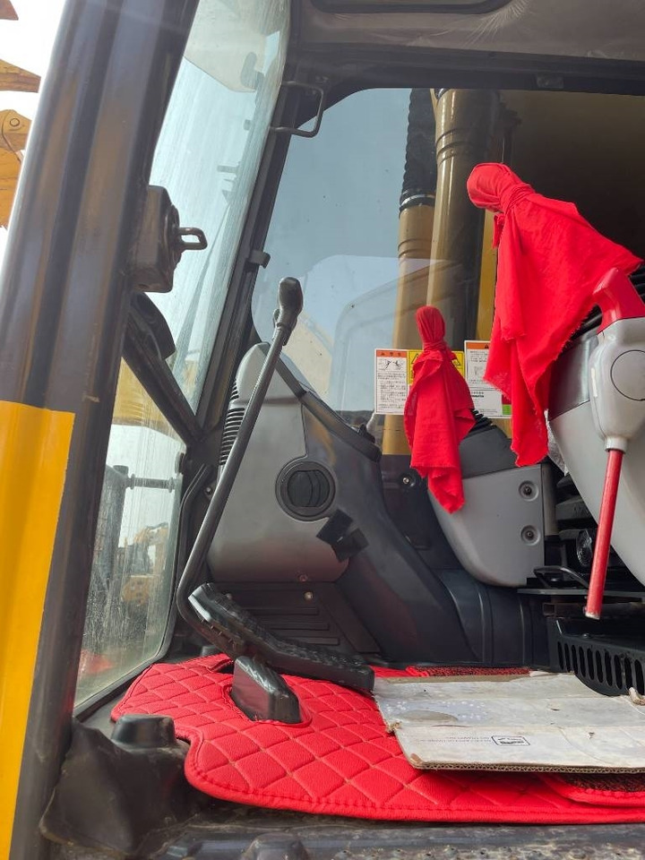 Komatsu PC 200-8 - Pelle sur chenille: photos 3 Komatsu PC 200-8 - Pelle sur chenille: photos 3