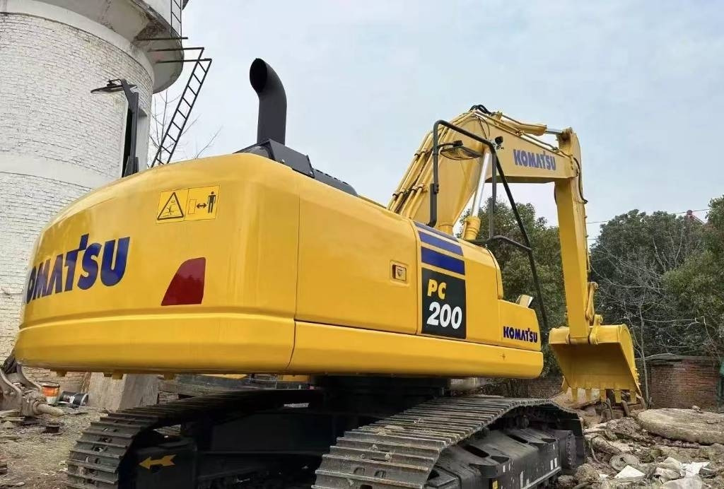 Komatsu PC 200-8 - Pelle sur chenille: photos 1 Komatsu PC 200-8 - Pelle sur chenille: photos 1