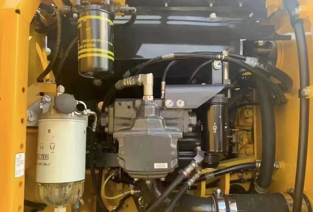 Komatsu PC 200-8 - Pelle sur chenille: photos 5 Komatsu PC 200-8 - Pelle sur chenille: photos 5