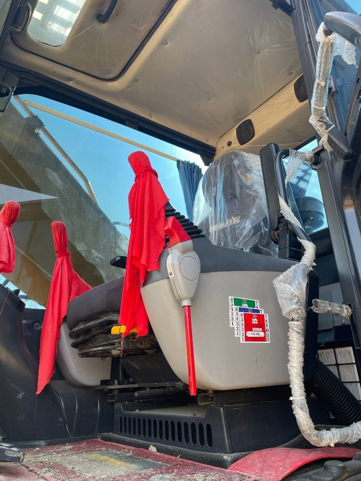 Komatsu PC 210 - Pelle sur chenille: photos 2 Komatsu PC 210 - Pelle sur chenille: photos 2