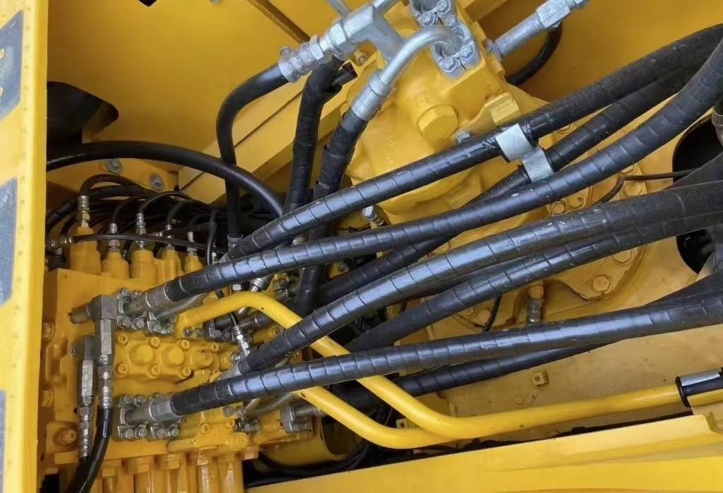 Komatsu PC 240 - Pelle sur chenille: photos 3 Komatsu PC 240 - Pelle sur chenille: photos 3