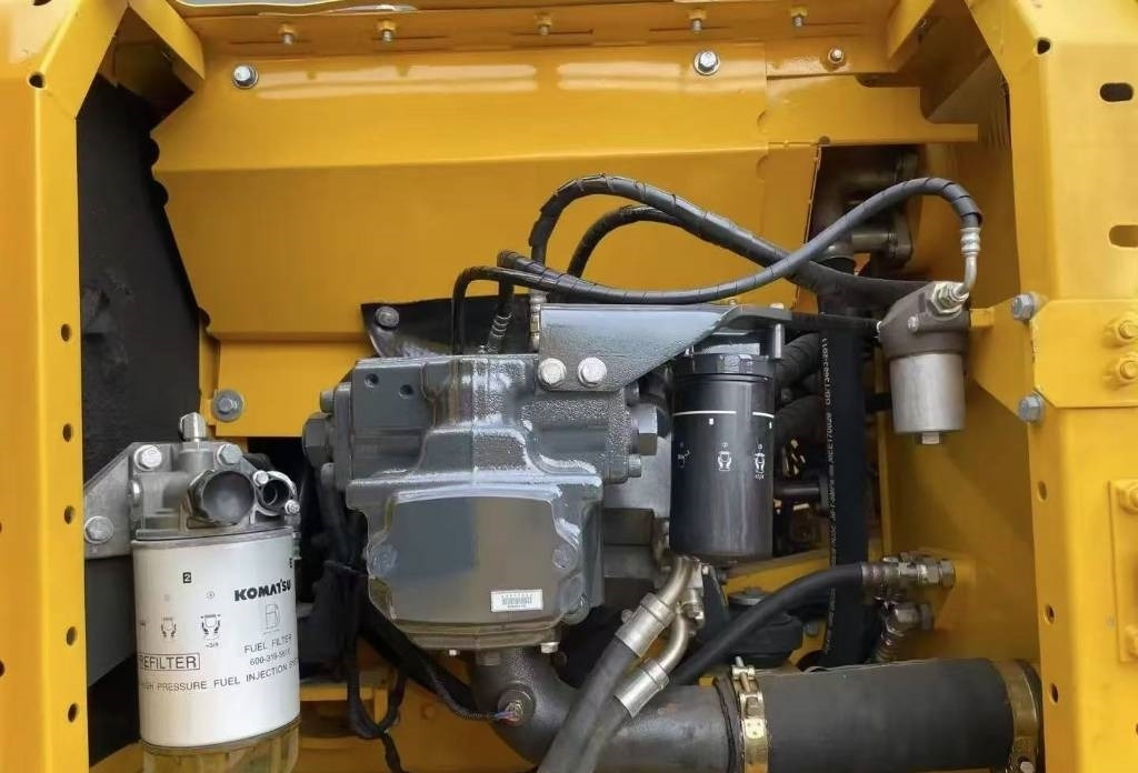 Komatsu PC 240 - Pelle sur chenille: photos 4 Komatsu PC 240 - Pelle sur chenille: photos 4