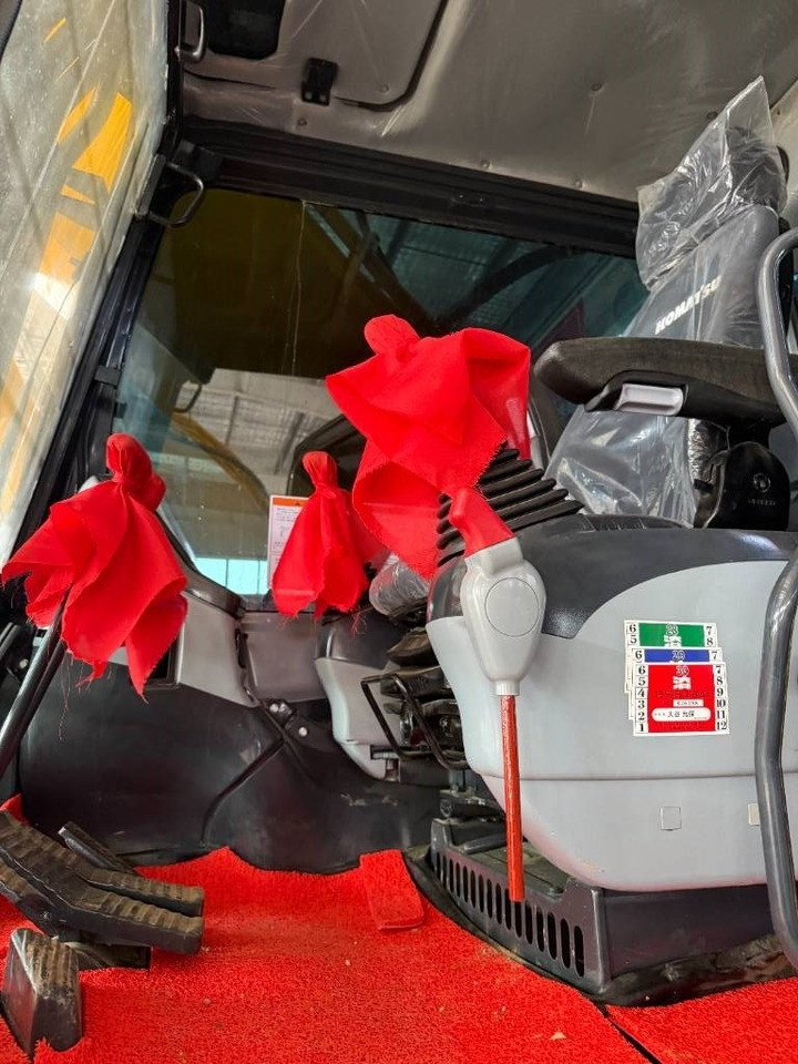 Komatsu PC 350 - Pelle sur chenille: photos 2 Komatsu PC 350 - Pelle sur chenille: photos 2