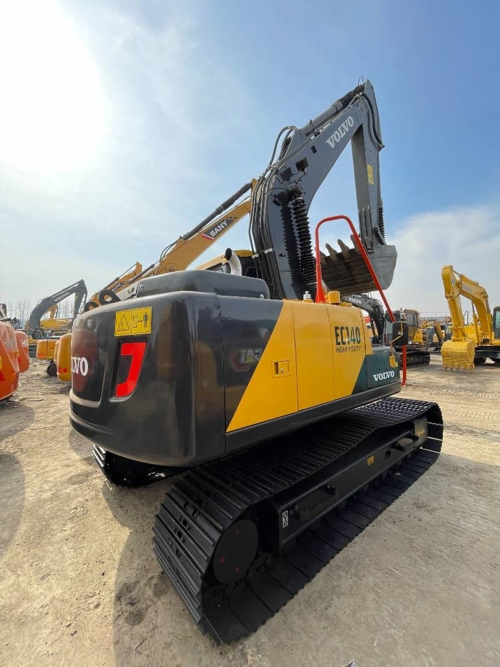 Volvo EC 140 - Pelle sur chenille: photos 2 Volvo EC 140 - Pelle sur chenille: photos 2