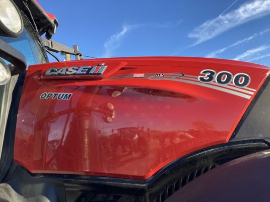 Case IH OPTUM 300 CVX - Tracteur agricole: photos 3 Case IH OPTUM 300 CVX - Tracteur agricole: photos 3