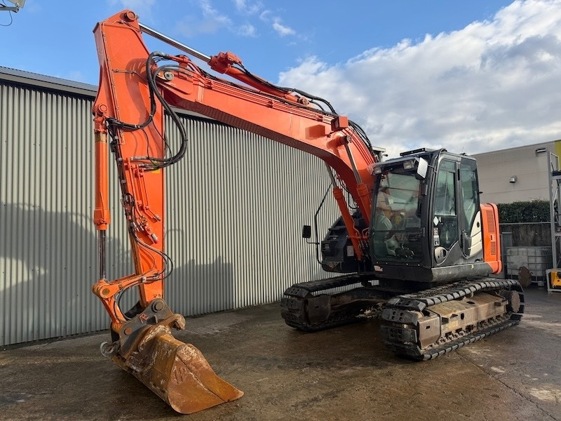 Hitachi ZX 135 US 5-B - Pelle sur chenille: photos 5 Hitachi ZX 135 US 5-B - Pelle sur chenille: photos 5