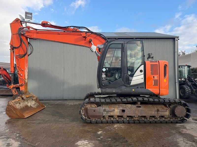 Hitachi ZX 135 US 5-B - Pelle sur chenille: photos 1 Hitachi ZX 135 US 5-B - Pelle sur chenille: photos 1